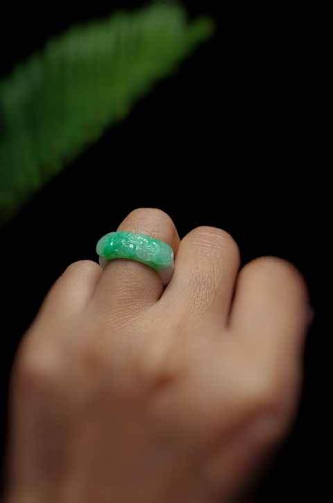 古玩玉器天然翡翠戒指拍賣,當(dāng)前價(jià)格2900元