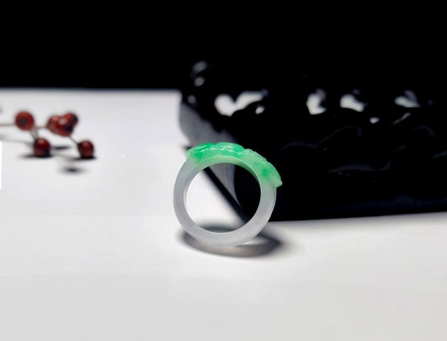 古玩玉器天然翡翠戒指拍賣,當(dāng)前價(jià)格2900元