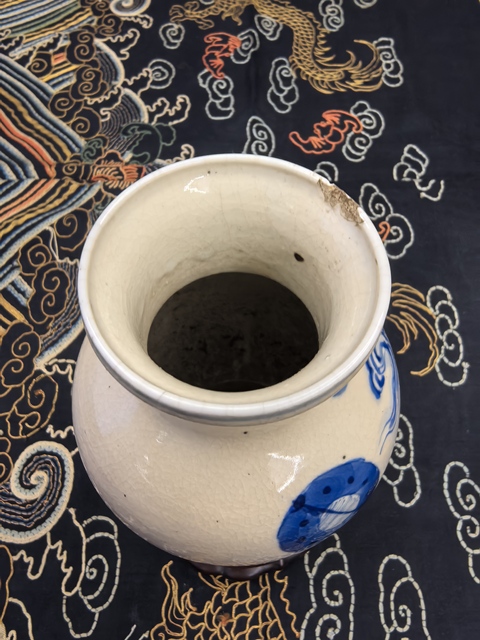 古玩陶瓷清中期煨瓷青花(郭子儀拜壽）盤口瓶拍賣，當前價格18888元