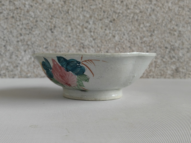 古玩陶瓷粉彩花鳥紋葵口碗拍賣，當前價格298元