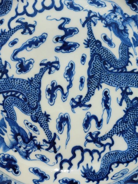 古玩陶瓷清中晚期 青花趕珠龍紋折腰盤拍賣，當前價格5600元