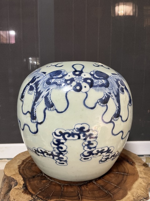 古玩陶瓷清中晚期豆青釉青花獅子繡球圖西瓜罐拍賣,當(dāng)前價(jià)格3888元