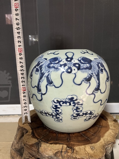 古玩陶瓷清中晚期豆青釉青花獅子繡球圖西瓜罐拍賣,當(dāng)前價(jià)格3888元