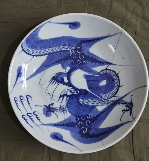 古玩陶瓷雍正至乾隆過墻龍紋青花盤拍賣,當前價格998元