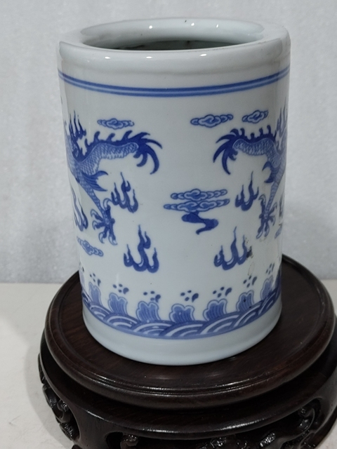 古玩陶瓷創匯·青花雙龍戲珠紋筆筒真品鑒賞圖