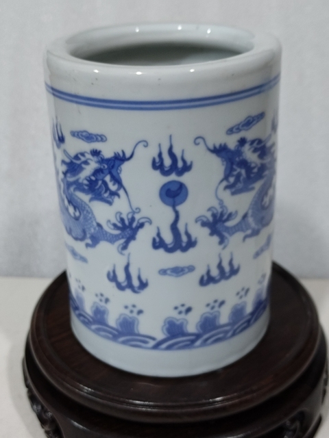 古玩陶瓷創匯·青花雙龍戲珠紋筆筒真品鑒賞圖