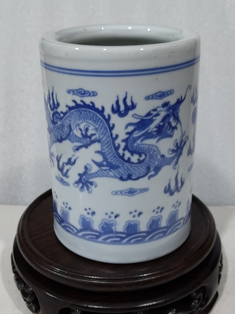 古玩陶瓷創匯·青花雙龍戲珠紋筆筒真品鑒賞圖