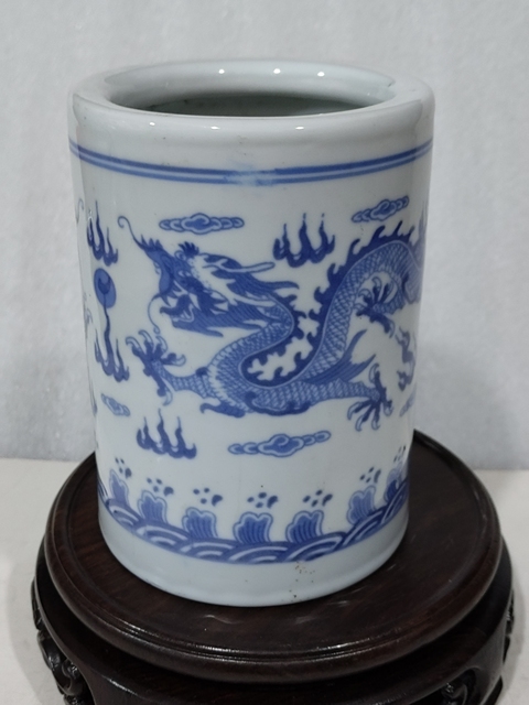 古玩陶瓷創匯·青花雙龍戲珠紋筆筒真品鑒賞圖
