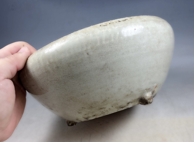 古玩陶瓷清中期淡青釉三乳足缽式香爐拍賣，當前價格1800元