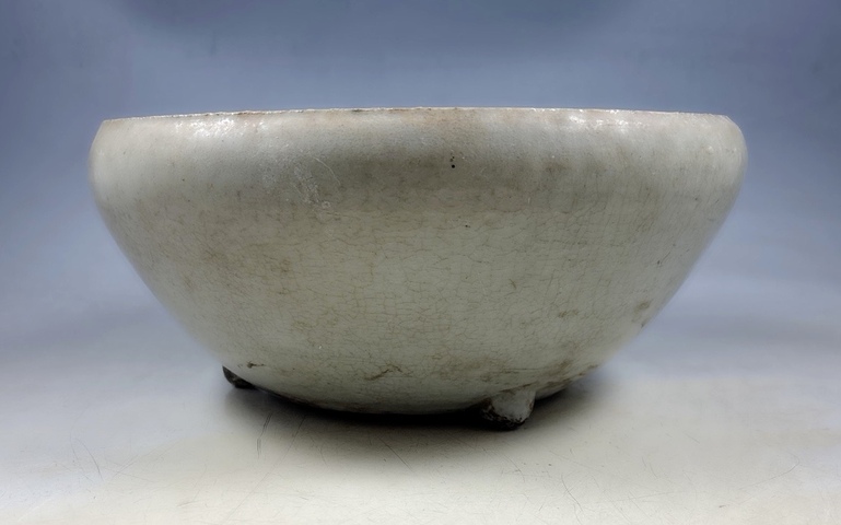 古玩陶瓷清中期淡青釉三乳足缽式香爐拍賣，當前價格1800元