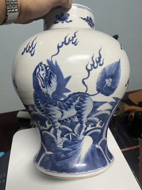 古玩陶瓷青花海水瑞獸紋將軍罐,疑似有修拍賣,當前價格39000元