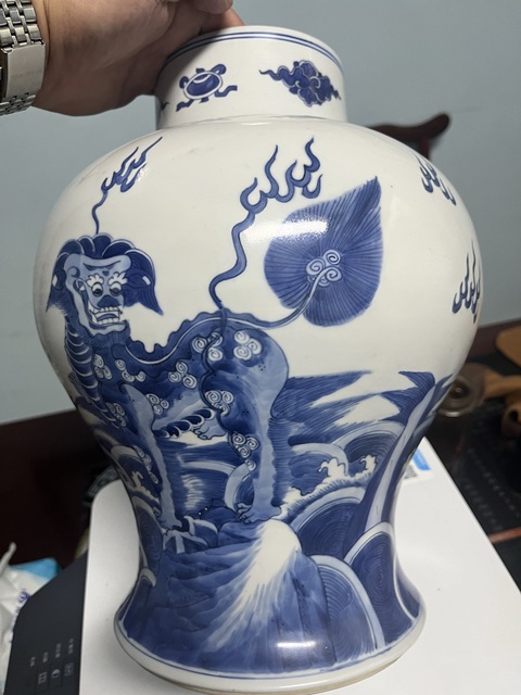 古玩陶瓷青花海水瑞獸紋將軍罐,疑似有修拍賣,當前價格39000元