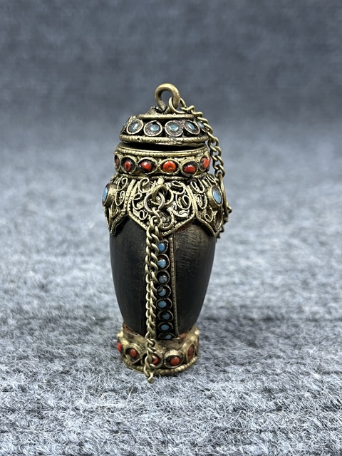 古玩雜項(xiàng)鼻煙壺拍賣，當(dāng)前價(jià)格999元