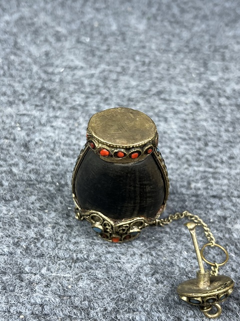 古玩雜項(xiàng)鼻煙壺拍賣，當(dāng)前價(jià)格999元