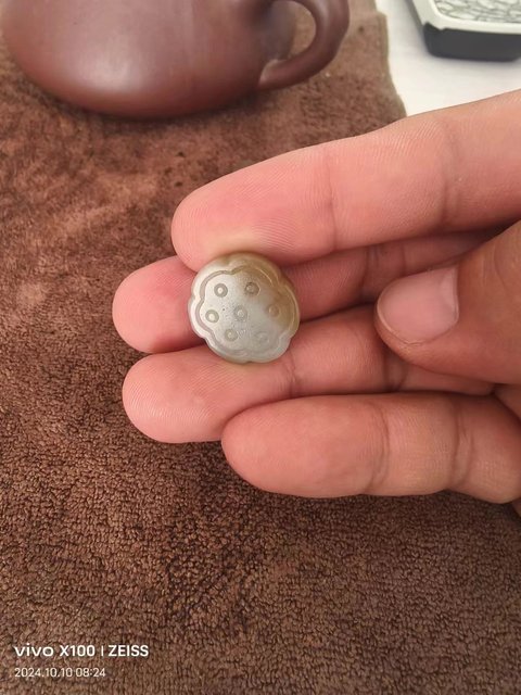 古玩玉器晚清和田玉雕“蓮藕扣”拍賣,當前價格1499元