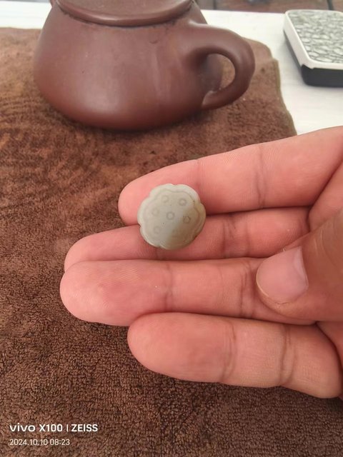 古玩玉器晚清和田玉雕“蓮藕扣”拍賣,當前價格1499元