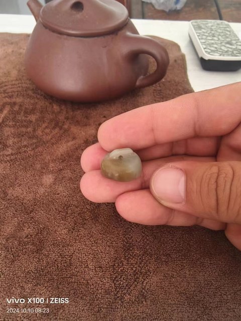 古玩玉器晚清和田玉雕“蓮藕扣”拍賣,當前價格1499元