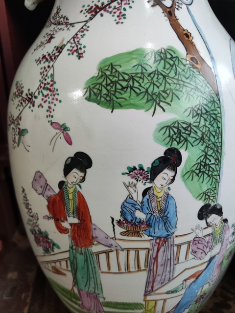 古玩陶瓷晚清民國粉彩人物紋撇口瓶一對拍賣，當前價格1688元
