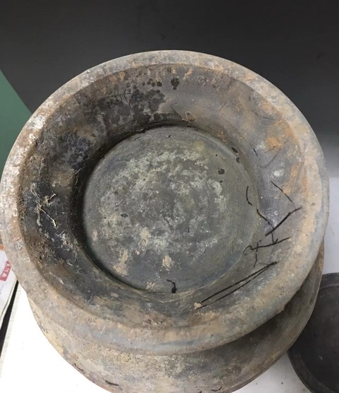 古玩陶瓷灰陶彩繪盤口瓶拍賣,當(dāng)前價(jià)格12000元