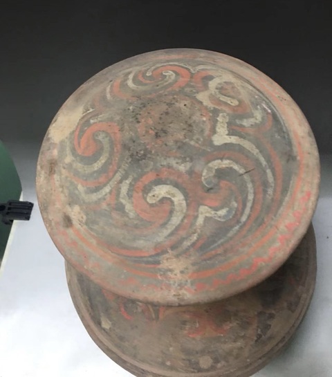 古玩陶瓷灰陶彩繪盤口瓶拍賣,當(dāng)前價(jià)格12000元