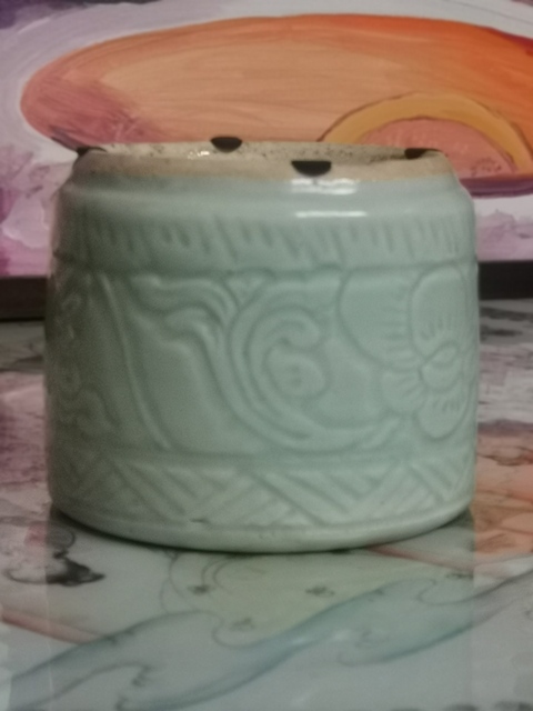 古玩陶瓷精美豆青釉刻花香爐拍賣,當(dāng)前價(jià)格1788元
