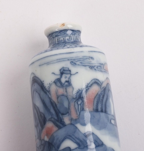 古玩陶瓷清中晚·青花釉里紅人物故事紋鼻煙壺真品鑒賞圖