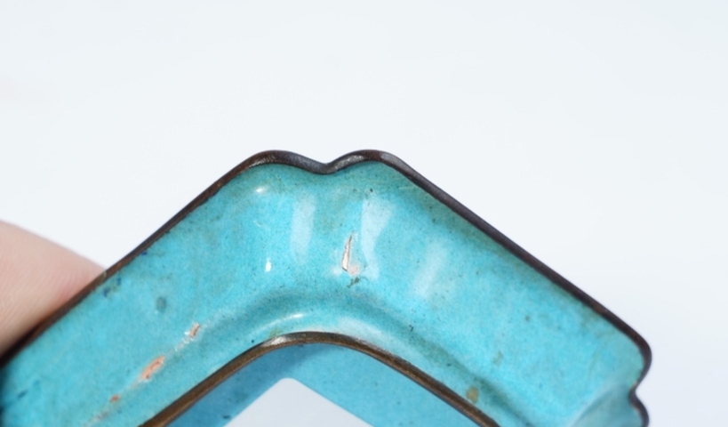 古玩陶瓷銅胎琺瑯彩花卉紋粉盒拍賣(mài)，當(dāng)前價(jià)格1888元