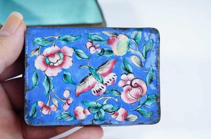 古玩陶瓷銅胎琺瑯彩花卉紋粉盒拍賣(mài)，當(dāng)前價(jià)格1888元