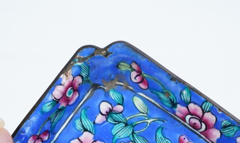 古玩陶瓷銅胎琺瑯彩花卉紋粉盒拍賣(mài)，當(dāng)前價(jià)格1888元