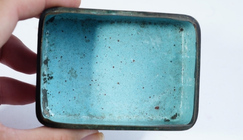 古玩陶瓷銅胎琺瑯彩花卉紋粉盒拍賣(mài)，當(dāng)前價(jià)格1888元