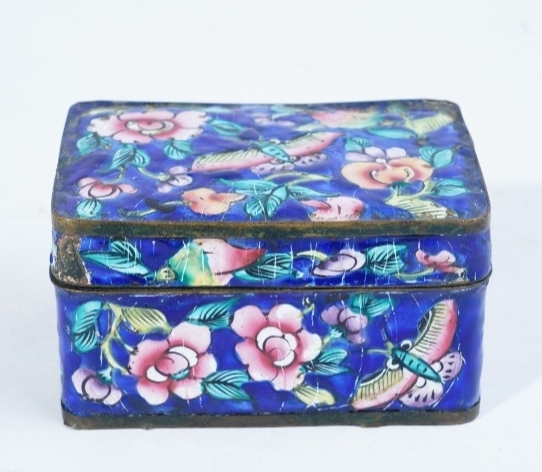 古玩陶瓷銅胎琺瑯彩花卉紋粉盒拍賣(mài)，當(dāng)前價(jià)格1888元