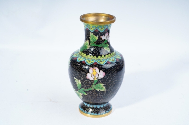 古玩陶瓷日本大正銅胎掐絲琺瑯花卉紋瓶拍賣，當(dāng)前價(jià)格3888元