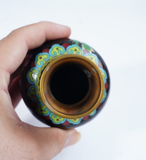 古玩陶瓷日本大正銅胎掐絲琺瑯花卉紋瓶拍賣，當(dāng)前價(jià)格3888元