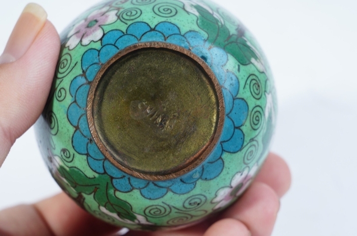 古玩陶瓷日本大正銅胎掐絲琺瑯花卉紋瓶拍賣，當(dāng)前價(jià)格3888元