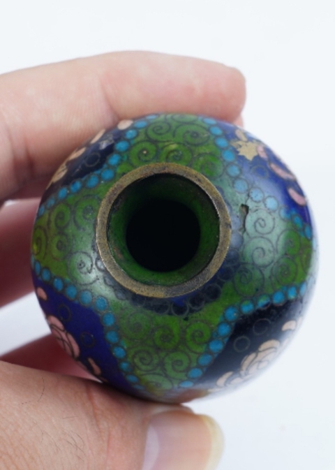 古玩陶瓷日本大正銅胎掐絲琺瑯花卉紋瓶拍賣，當(dāng)前價(jià)格3888元