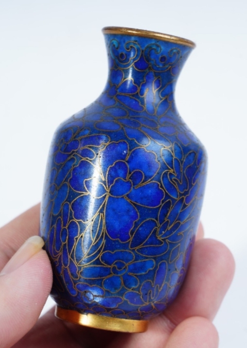 古玩陶瓷日本大正銅胎掐絲琺瑯花卉紋瓶拍賣，當(dāng)前價(jià)格3888元