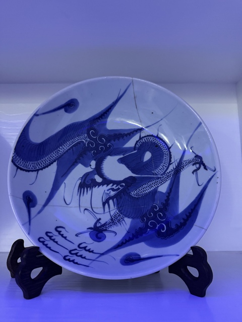 古玩陶瓷雍正至乾隆過墻龍紋青花盤拍賣,當前價格998元