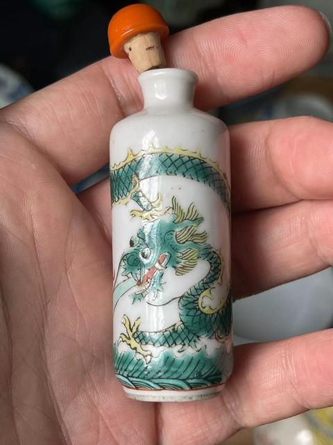 古玩陶瓷清晚期，粉彩云龍紋鼻煙壺拍賣，當(dāng)前價格4600元
