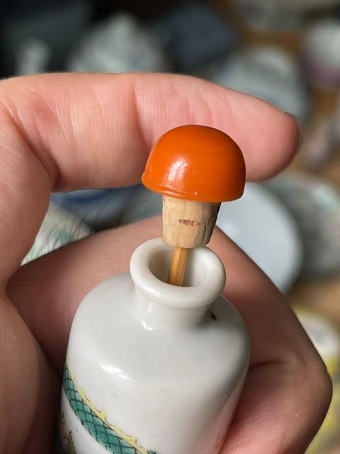 古玩陶瓷清晚期，粉彩云龍紋鼻煙壺拍賣，當(dāng)前價格4600元