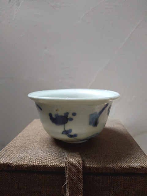 古玩陶瓷明晚·青花花卉紋杯真品鑒賞圖
