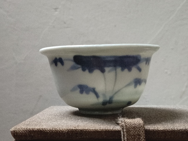 古玩陶瓷明晚·青花花卉紋杯真品鑒賞圖