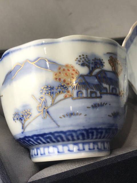 古玩陶瓷(精品主人杯)清末民初·青花礬紅描金山水人物紋·花口杯一對拍賣,當前價格801元