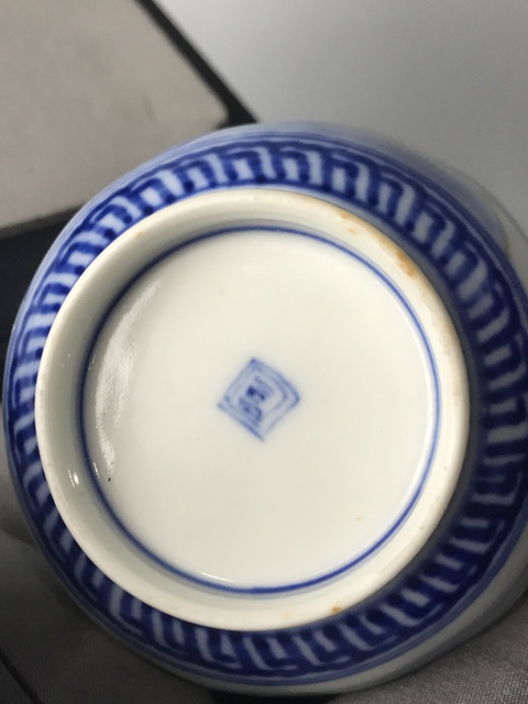 古玩陶瓷(精品主人杯)清末民初·青花礬紅描金山水人物紋·花口杯一對拍賣,當前價格801元