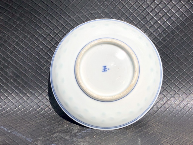古玩陶瓷青花加彩花卉紋玲瓏瓷小盤拍賣,當前價格800元