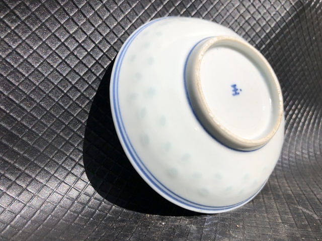 古玩陶瓷青花加彩花卉紋玲瓏瓷小盤拍賣,當前價格800元