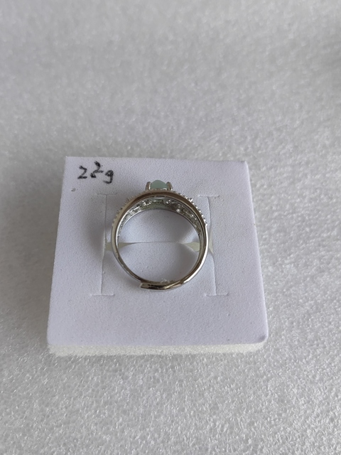 古玩玉器天然翡翠鑲嵌戒指拍賣,當(dāng)前價(jià)格198元