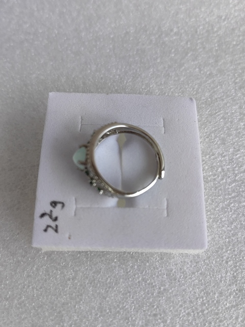 古玩玉器天然翡翠鑲嵌戒指拍賣,當(dāng)前價(jià)格198元
