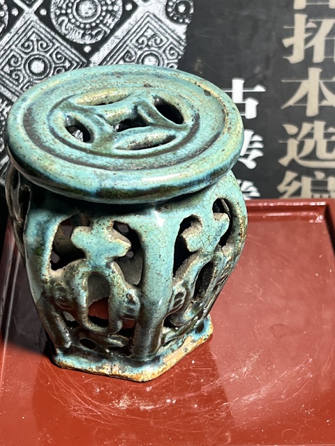 古玩陶瓷清代綠釉鏤空底座拍賣，當前價格880元