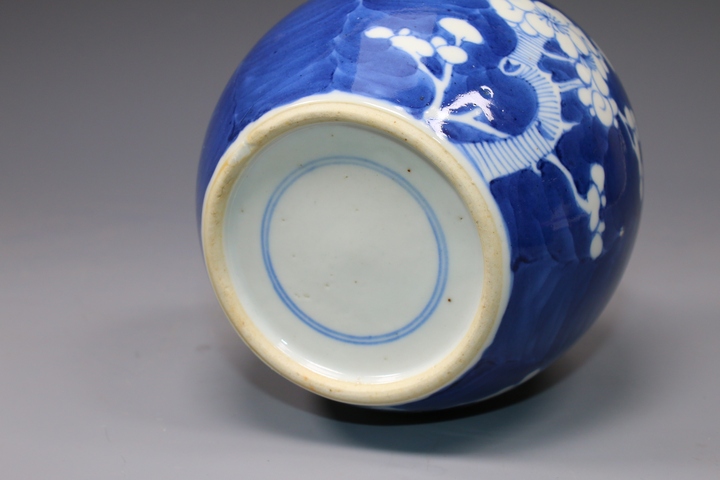 古玩陶瓷清晚期·青花留白折枝冰梅紋罐拍賣，當前價格1500元