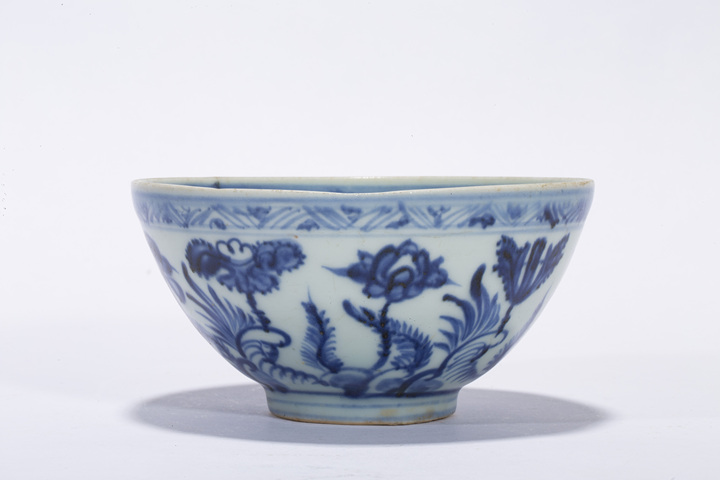 古玩陶瓷明中·青花蓮池紋碗拍賣，當(dāng)前價(jià)格5026元